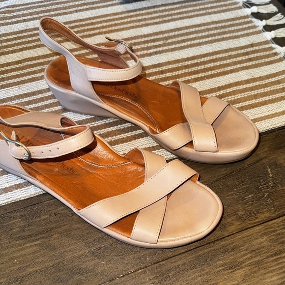 L’Amour Des Pieds CASIMIRO Leather Ankle Strap Tan Wedge Sandals Size 11 - Picture 2 of 9